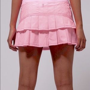 IVIVVA (kids lululemon) SIZE 12/14 LIGHT PINK SKIRT